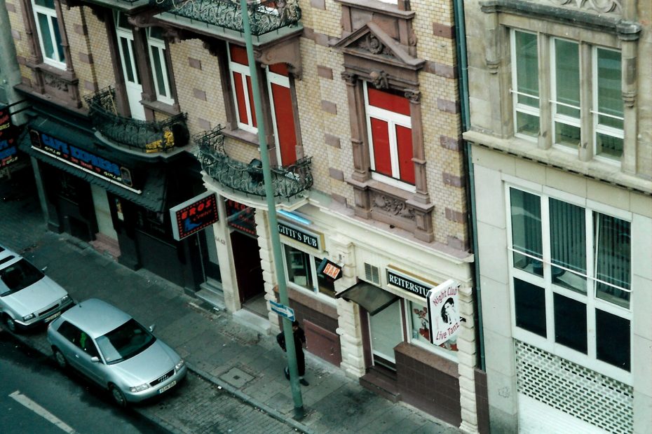 Vista do quarto do meu hotel em Frankfurt (8/11/2000).