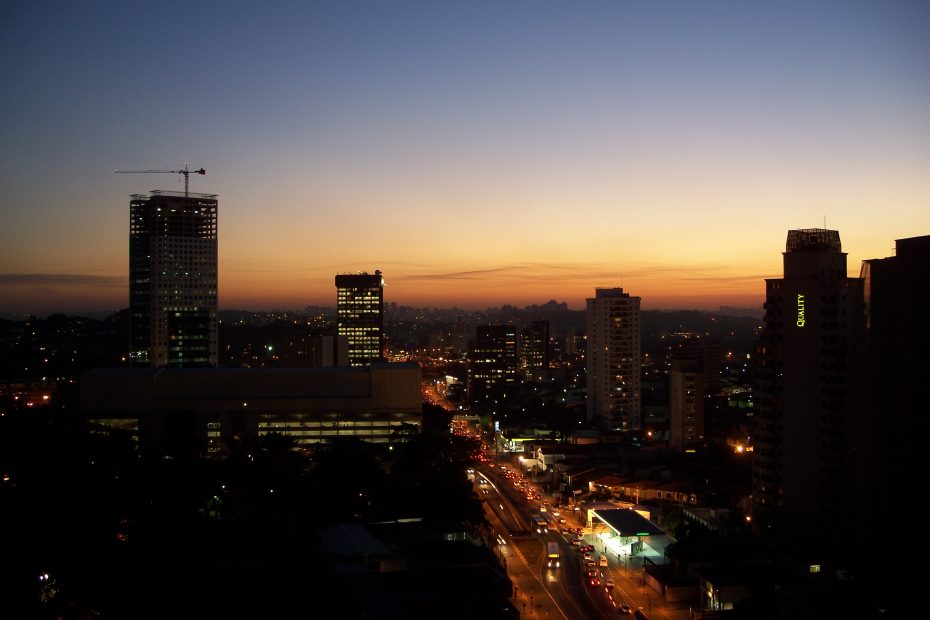 Entardecer na Avenida Eusébio Matoso, em 22 de junho de 2007. Foto: Alexandre Giesbrecht.