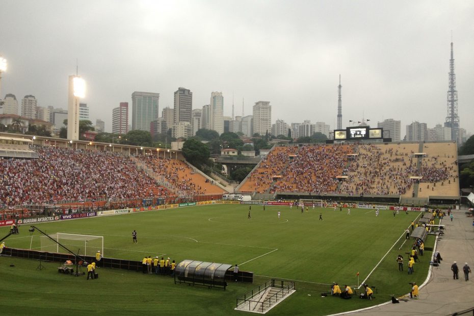 Torcida são-paulina no Pacaembu, durante São Paulo 3×1 Corinthians, em 2012.
