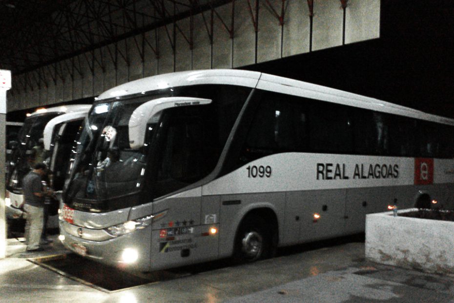 Ônibus da Real Alagoas na rodoviária de Maceió