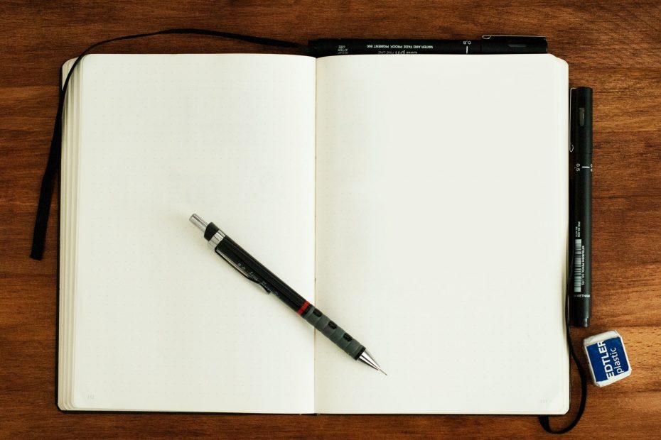 Redação. Foto: Mike Tinnion/Unsplash.